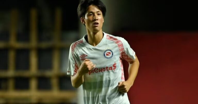 Ryoga Kida, el japonés que hizo historia en Argentinos: habla "poquito" español y tuvo que googlear el club antes de hacer el empate vs Barracas Central