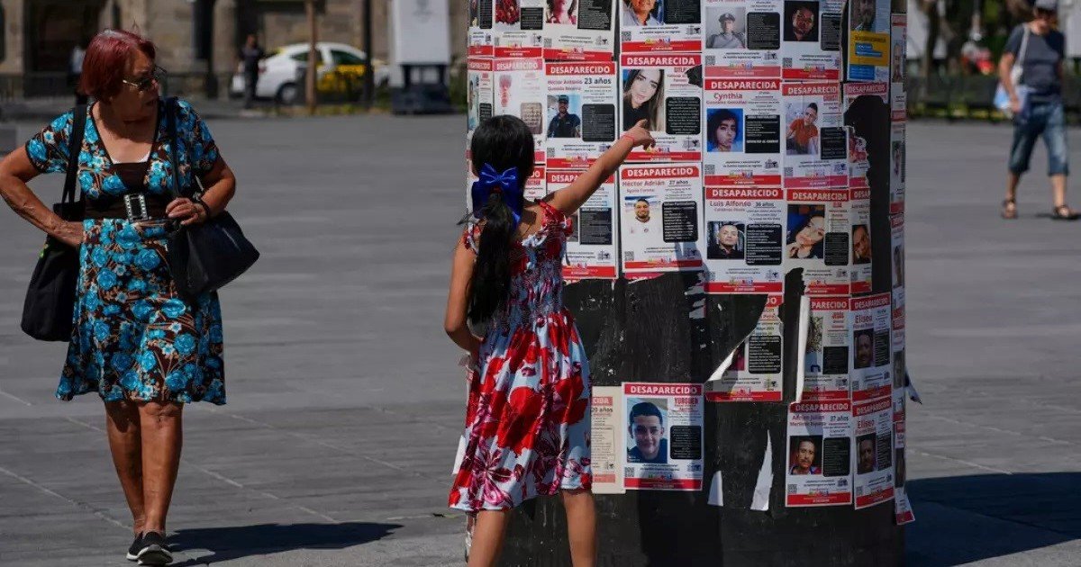 Las intervenciones urbanas con fotografías de desaparecidos pueden desaparecer por el Mundial