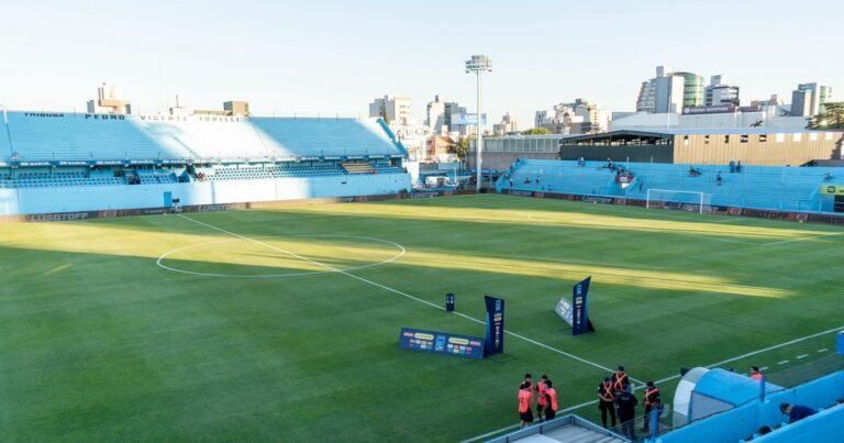La visita de River a Estudiantes de Río Cuarto: precios exorbitantes y tribunas tubulares para un partido que esperó 42 años