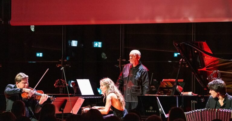 John Malkovich en El infame Ramírez Hoffman: una experiencia inquietante donde la palabra lo es todo