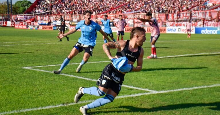 La fecha de los clásicos en la Primera Nacional: a Los Andes le dieron un penal afuera del área, pero Temperley igual lo ganó a los 92