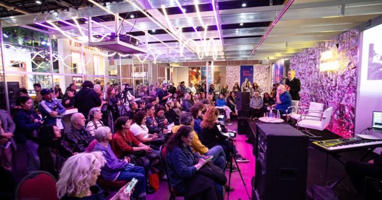 Desbordó el público en la maratón de lectura, que puso voz a textos y autores silenciados en dictadura