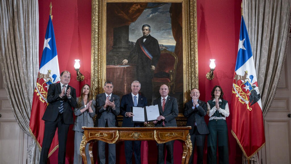 Chile: Kast presenta megarreforma para impulsar inversión rebajando impuestos