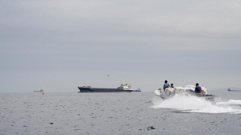 La guerra acorrala a Ormuz: Trump desafía a Irán y anuncia su propio bloqueo en ese estrecho clave