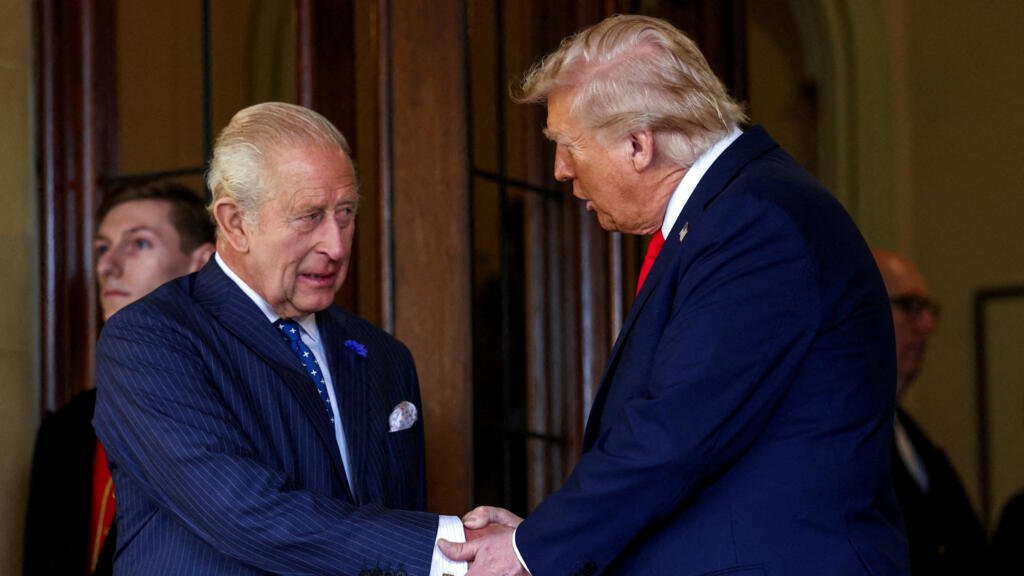 Carlos III mantiene su visita a EE. UU. pese al tiroteo en Washington y en un momento bajo en las relaciones