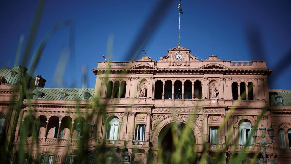 Milei bloquea acceso de periodistas a la Casa Rosada al señalar “espionaje”: ¿qué hay detrás de la medida?