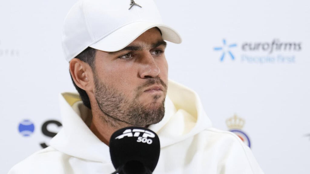 El tenista español Carlos Alcaraz anuncia que no jugará en Roland Garros