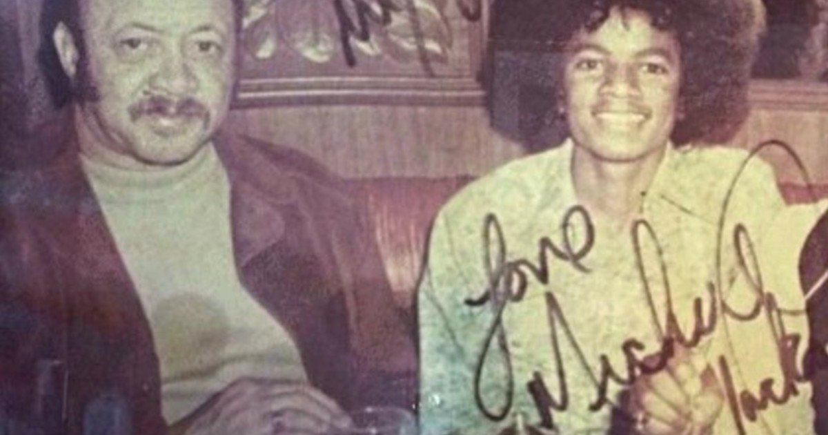 El guardaespaldas que fue mucho más: Bill Bray, el “segundo padre” de Michael Jackson revive en la nueva biopic