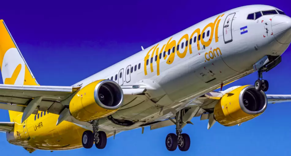 Flybondi admite que no puede pagar sueldos y crece la tensión por vuelos cancelados