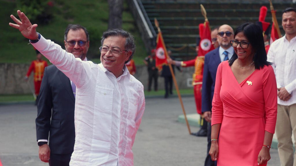 Delcy Rodríguez recibe a Petro en Caracas, cooperación y "desafíos fronterizos" en el centro de la agenda