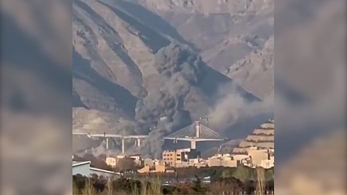 Vídeo, ataque alcanza un gran puente iraní cerca de Teherán y mata al menos a 8 civiles