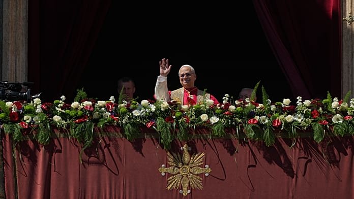 "¡Que depongan las armas los que las tienen!", comentó el Papa León XIV en su primera bendición Urbi et Orbi