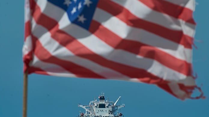 EE.UU. le da la espalda a la UE y prorroga la exención a la venta de petróleo ruso