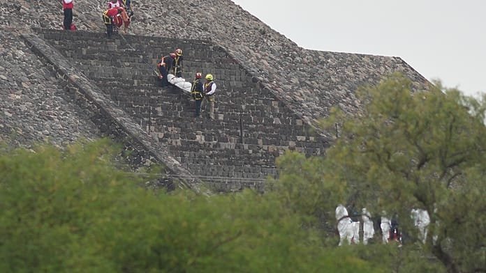 Un vídeo muestra a un hombre armado disparando a turistas en la pirámide de Teotihuacán (México)