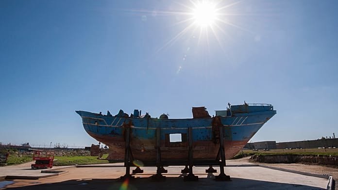 Cerca de 80 desaparecidos tras el naufragio de un barco de migrantes en la zona libia de Sar