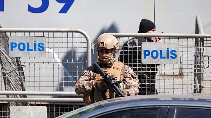 Un ataque armado en una escuela en Turquía deja 16 heridos y un muerto