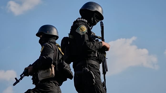 Irán desafía el plazo de EE.UU. para reabrir el estrecho de Ormuz mientras Trump amenaza con ataques