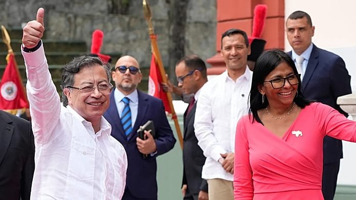 Gustavo Petro protagoniza la primera visita de un jefe de Gobierno a Delcy Rodríguez