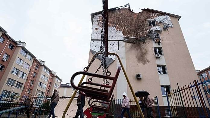 Un masivo ataque ruso deja 8 muertos en Ucrania mientras Kiev se muestra dispuesta a un alto el fuego en Semana Santa