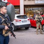 Ucrania suspende a 2 policías por huir de un tiroteo en Kiev con 6 muertos