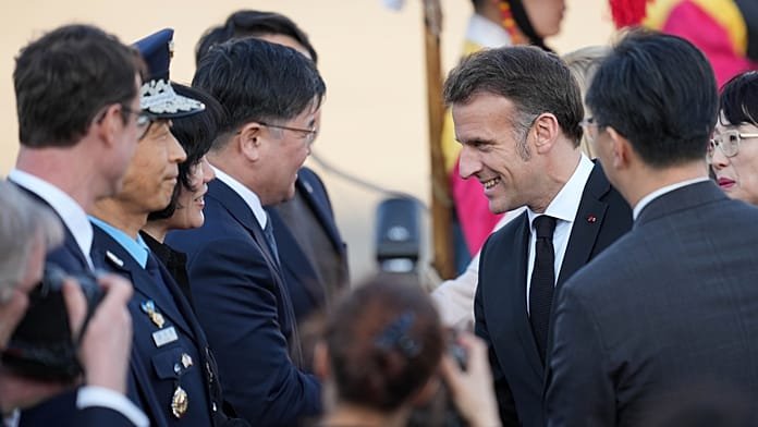 Macron tacha de poco elegantes las burlas de Trump sobre su matrimonio