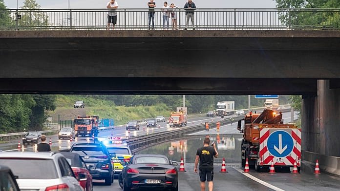 Unos basureros encuentran una cabeza de mujer cortada en una autopista de Renania en Alemania