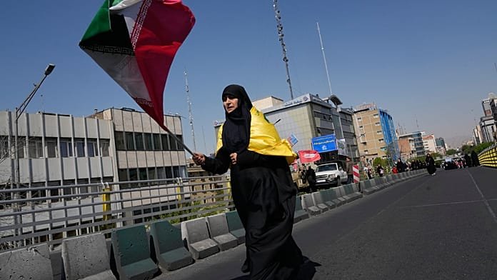 La Guardia Revolucionaria amenaza a los buques e Israel se prepara para el fracaso del alto el fuego iraní