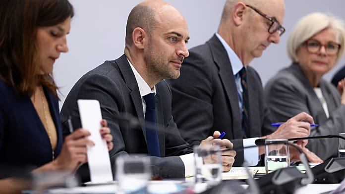 Francia acusa al Gobierno húngaro de "traición" tras las revelaciones sobre sus vínculos con Rusia