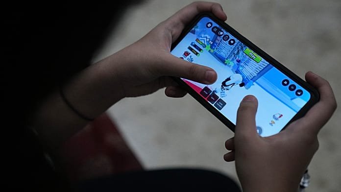 Grecia prohibe acceder a las redes sociales a los menores de 15 años