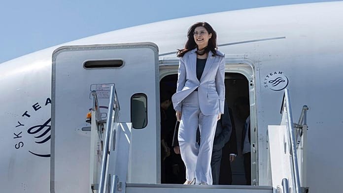 La líder de la oposición de Taiwán realiza una inusual visita a China en un "viaje por la paz"