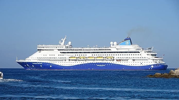 Un crucero transita por primera vez por el estrecho de Ormuz desde el inicio de la guerra con Irán