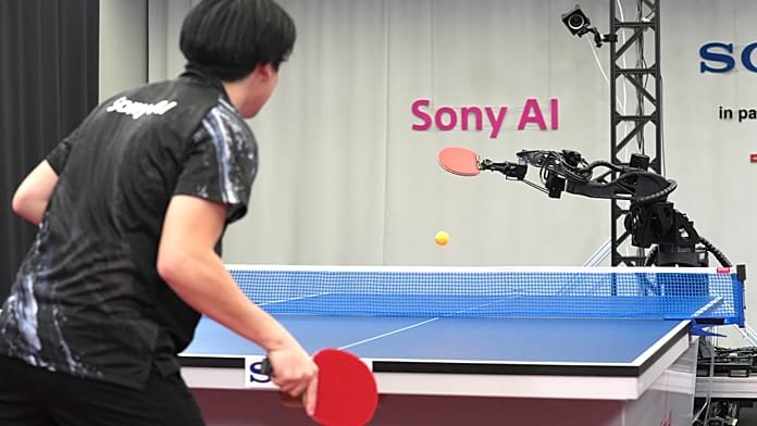 Un robot de Sony con IA derrota a profesionales humanos de tenis de mesa