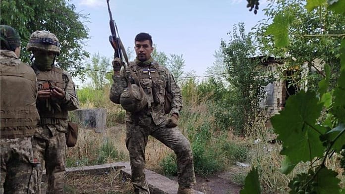 "Siempre le dije que no fuera": El dinero empuja a miles de colombianos a combatir en Ucrania