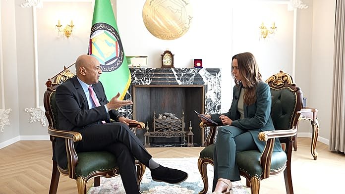 Un líder del Golfo responsabiliza a Irán del cierre del estrecho de Ormuz