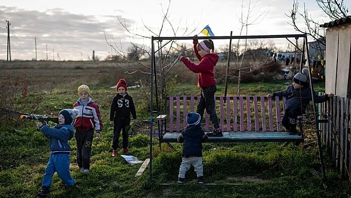 Niños ucranianos fueron secuestrados a punta de pistola por las fuerzas rusas en Jersón