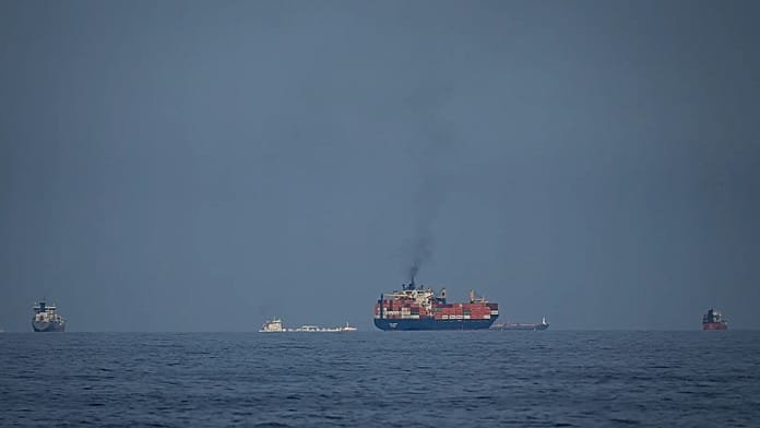 Trump dice que EE.UU. puede abrir Ormuz con "un poco más de tiempo" y pide al Congreso 1.300 millones de euros para para Defensa