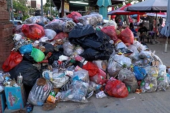 La basura se acumula en Bali tras la prohibición de vertederos y desata una crisis de residuos