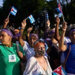 Cientos de mujeres se manifiestan en Cuba contra el bloqueo de EE.UU. mientras se agrava la crisis