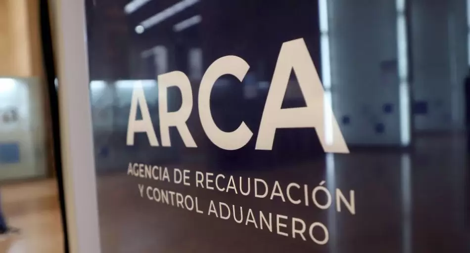 Recaudación cae 4,5% real: alerta por octavo mes en baja