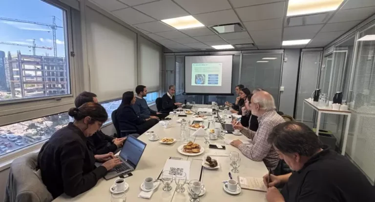 Ante el creciente proteccionismo global, los exportadores reclaman que le saquen "el pie de encima"