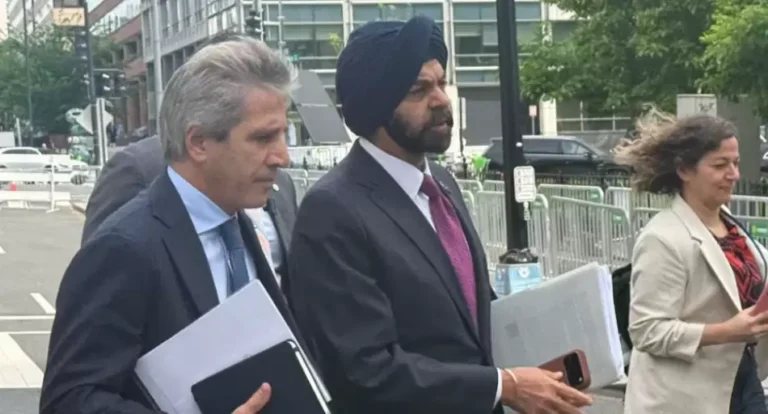 Caputo negocia US$ 3.000 millones con aval internacional: qué pide el Banco Mundial