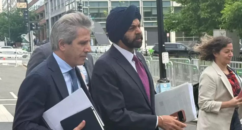 Caputo negocia US$ 3.000 millones con aval internacional: qué pide el Banco Mundial