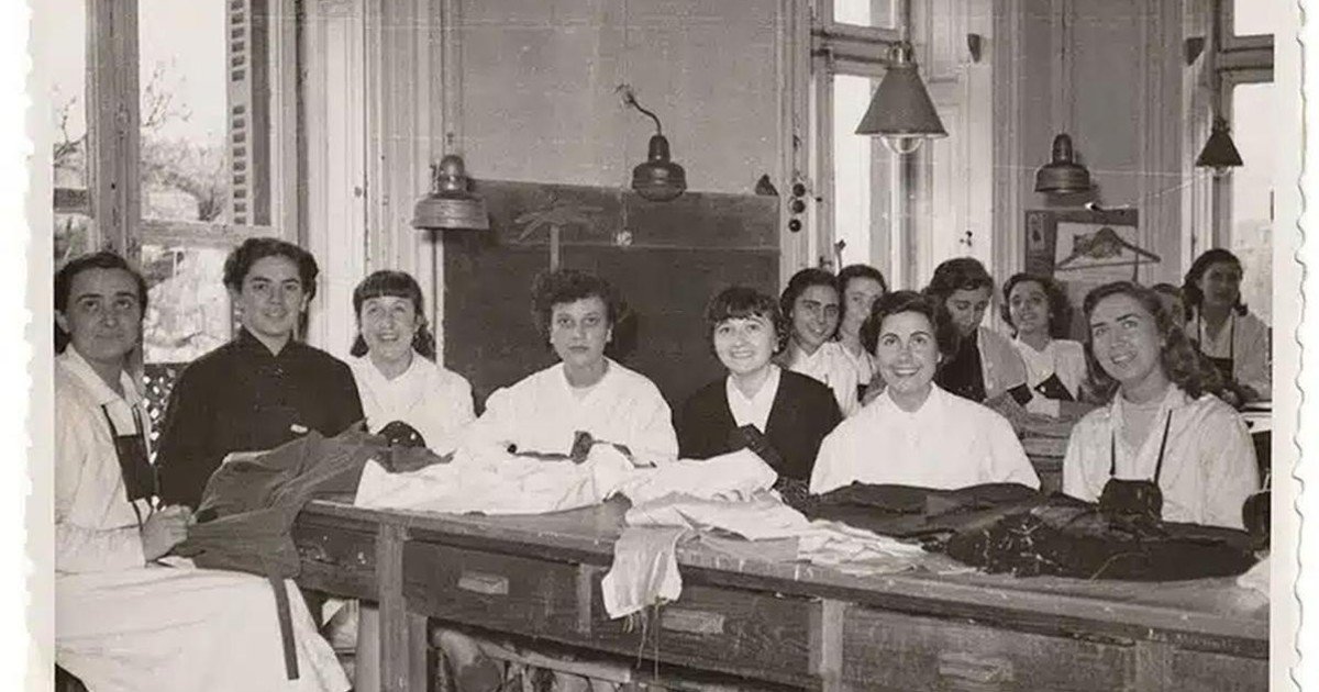 Quiénes eran “las chiquitas” de Balenciaga: el proyecto que rescata a las modistas invisibles