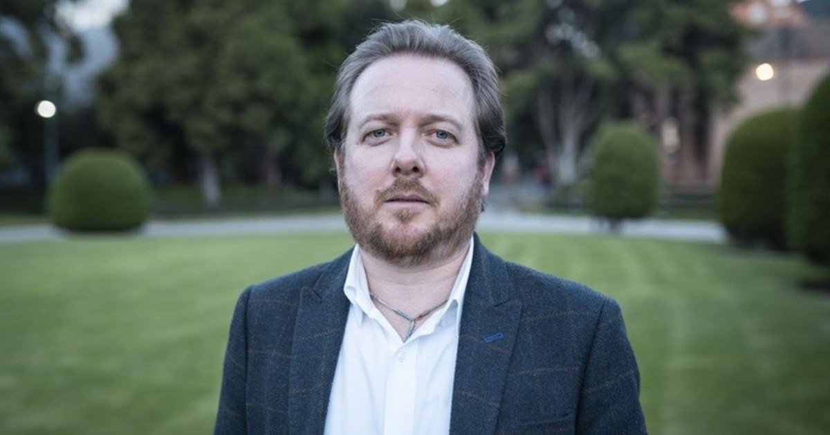 El autor Juan Esteban Constaín elogia a León XIV y lo define como “el único que enfrenta a Trump”