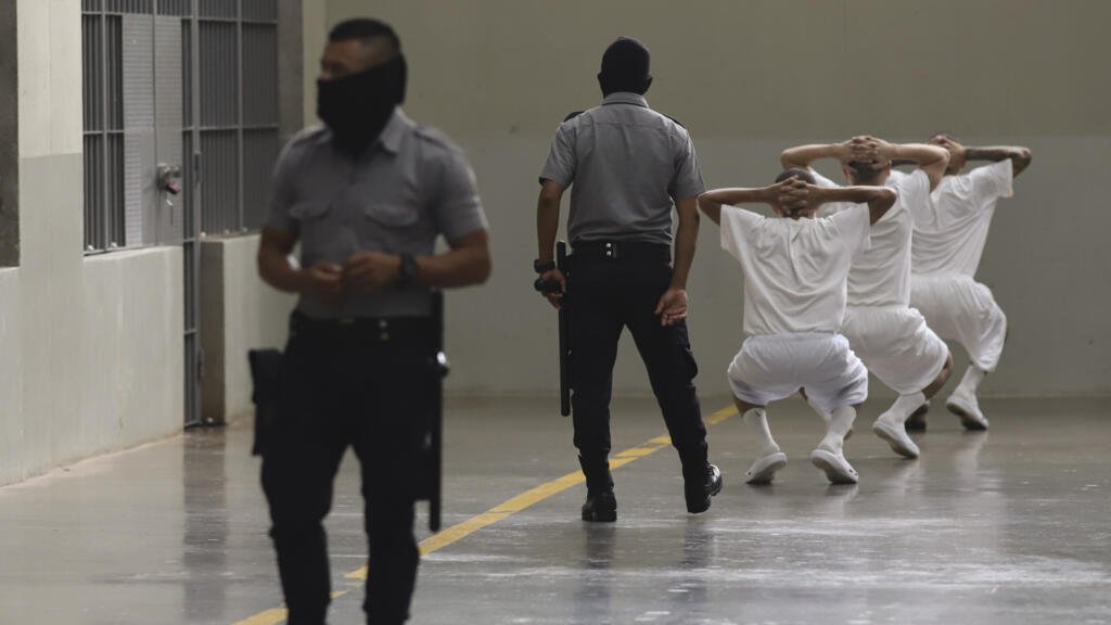 Cadena perpetua en El Salvador: menores de edad y reforma en debate