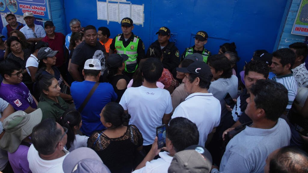 Presidenciales en Perú: una caótica jornada obliga a extender el proceso electoral hasta el lunes