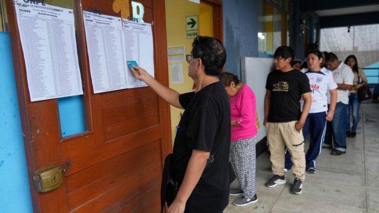 Tribunal electoral de Perú anuncia recuento de 106 actas de la elección presidencial
