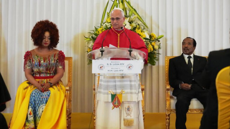 El papa llega a Camerún con un mensaje de paz en medio de la polémica por la arremetida de Trump