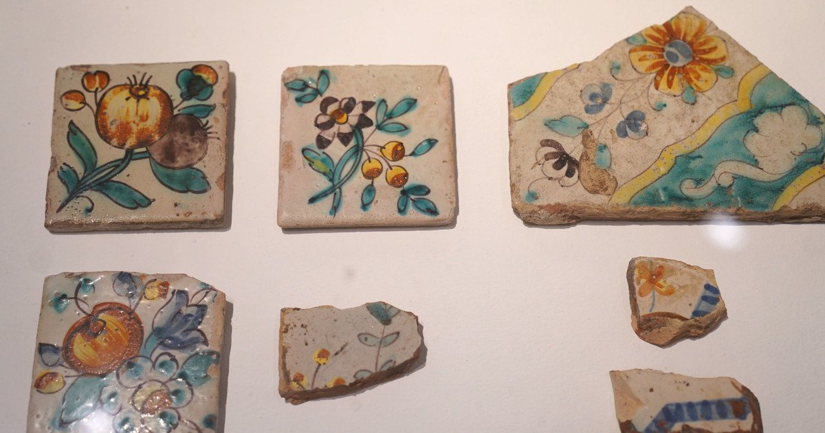 Del siglo XVIII a hoy: el Museo Larreta exhibe la historia de los azulejos en el Río de la Plata