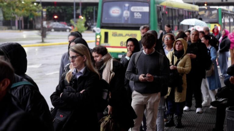 Argentina: la subida del combustible provoca escasez de autobuses en Buenos Aires